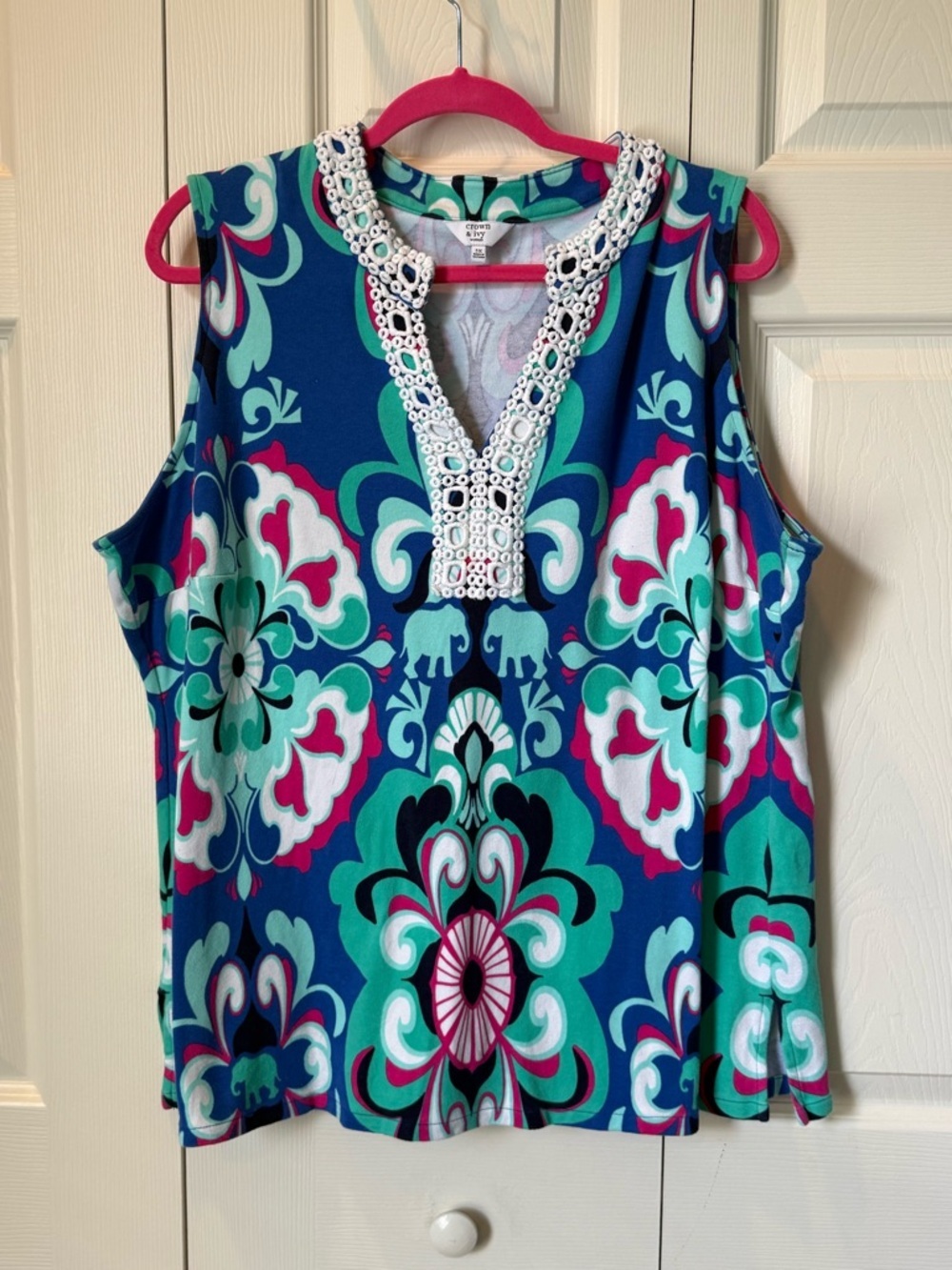 # crown & ivy 3X Sleeveless V-Neck Colorful Top